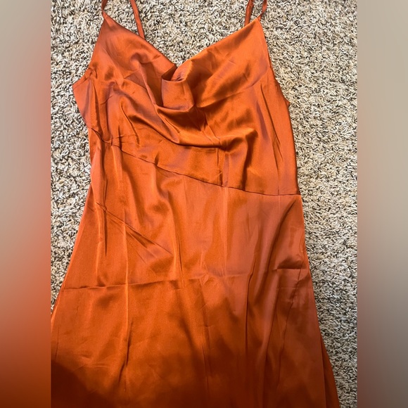 Satin dress with leg slit - Picture 3 of 5